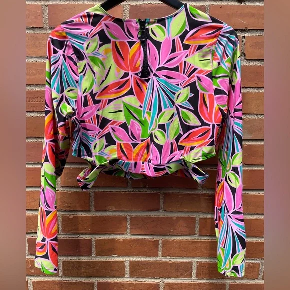 Wild Fable Long Sleeve Cropped Swim Shirt Size L - Picture 2 of 3